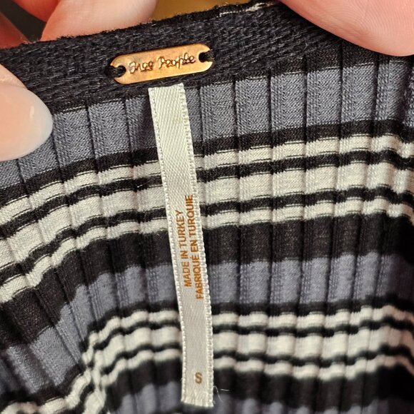 Free People V-Neck Wrap Top Long Sleeve Striped Black & Grey Sz S - Picture 5 of 7